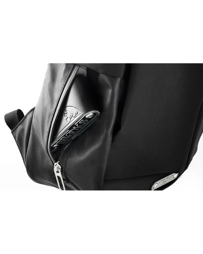 Brooks Discovery Sparkhill M Zip Top Zaino Ciclismo 22 Litri Impermeabile, Black 7 Brooks Discovery Sparkhill M Zip Top Zaino Ciclismo 22 Litri Impermeabile, Black - immagine 5