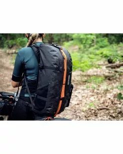 Ortlieb Atrack BP Zaino Ciclismo 25 Litri Impermeabile, Nero Opaco -Vendite Caschi ortlieb atrack bp zaino ciclismo 25 litri impermeabile nero opaco 7